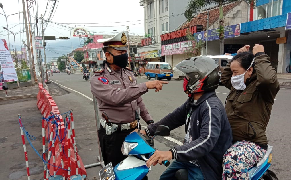 Jajaran Polsek Sumedang Utara Sosialisasikan Penerapan AKB 